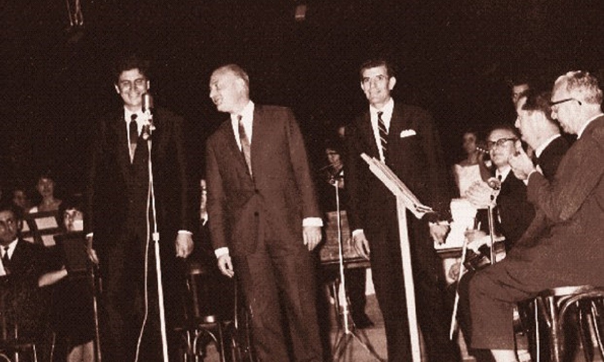 1964 - «Άξιον Εστί»: Όταν το εμβληματικό έργο έκανε πρεμιέρα στο θέατρο REX