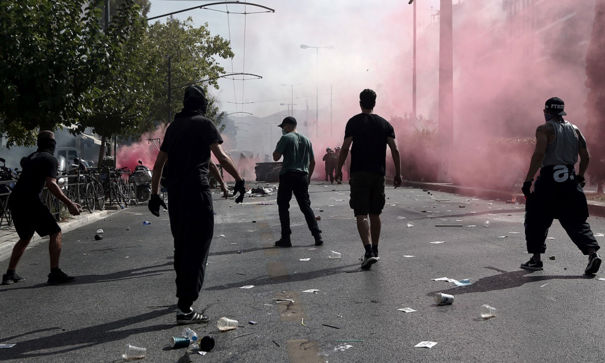 Λεωφόρος Αλεξάνδρας: Στη διάθεση των πολιτών και πάλι μετά τα επεισόδια στη δίκη της Χρυσής Αυγής (vid)