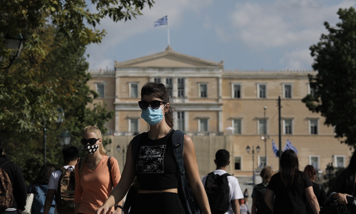 Γενικό lockdown: Πότε θα πατήσει το κουμπί η κυβέρνηση, ποιο το όριο σε κρούσματα