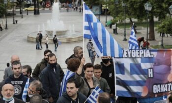 28η Οκτωβρίου: Επέτειος χωρίς παρελάσεις αλλά με την Ελληνική σημαία ψηλά (vids)