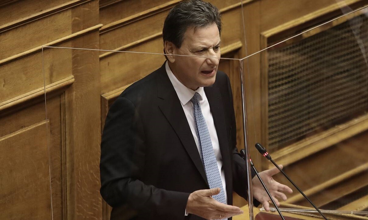 Σκυλακάκης: Το Δημόσιο αγοράζει τις κενές θέσεις σε θέατρα, σινεμά και ΚΤΕΛ