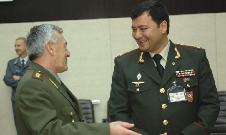 Οι Αζέροι συνέλαβαν τον αρχηγό του Γενικού Επιτελείου Στρατού γιατί ήθελε να διώξει τους Τούρκους