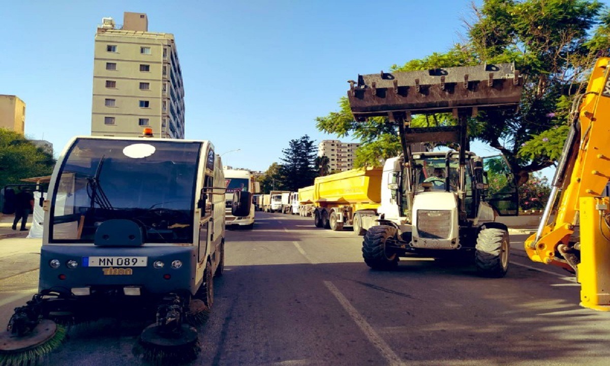 Αμμόχωστος: Μπήκαν με τις μπουλντόζες στα Βαρώσια οι Τούρκοι. Αμμόχωστος: Ταυτόχρονα με τις «εξαγγελίες» μπήκαν μπουλντόζες στα Βαρώσια.