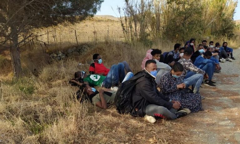 Δυτική Λέσβος: Έφτασε βάρκα με πρόσφυγες και μετανάστες