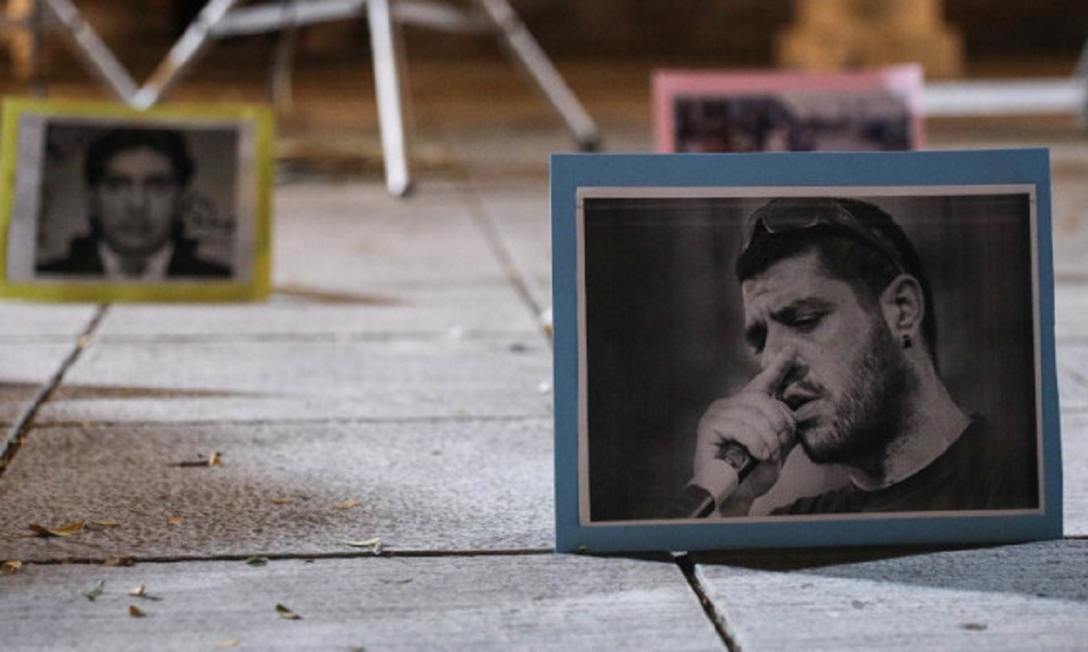 Δίκη Χρυσής Αυγής: Με ένα κερί στο χέρι για τα θύματα της ναζιστικής οργάνωσης