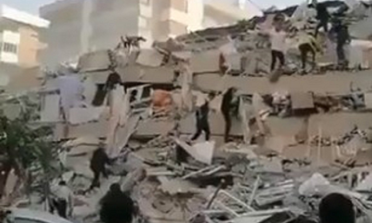 Σεισμός Σμύρνη: Τουλάχιστον τέσσερις νεκροί και 120 τραυματίες (vids)