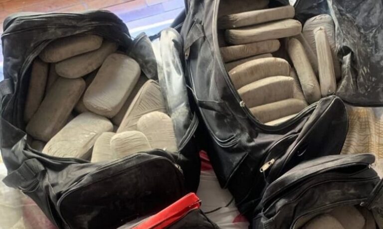 Αθήνα: Ηρωίνη βάρους 102 κιλών σε διαμέρισμα! (vid)