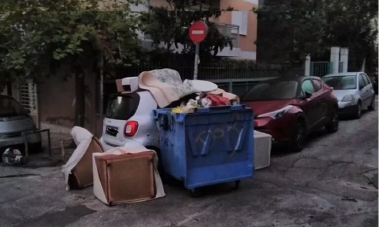 Ασυνείδητος οδηγός πάρκαρε σε διάβαση πεζών και βρήκε το αμάξι του γεμάτο σκουπίδια