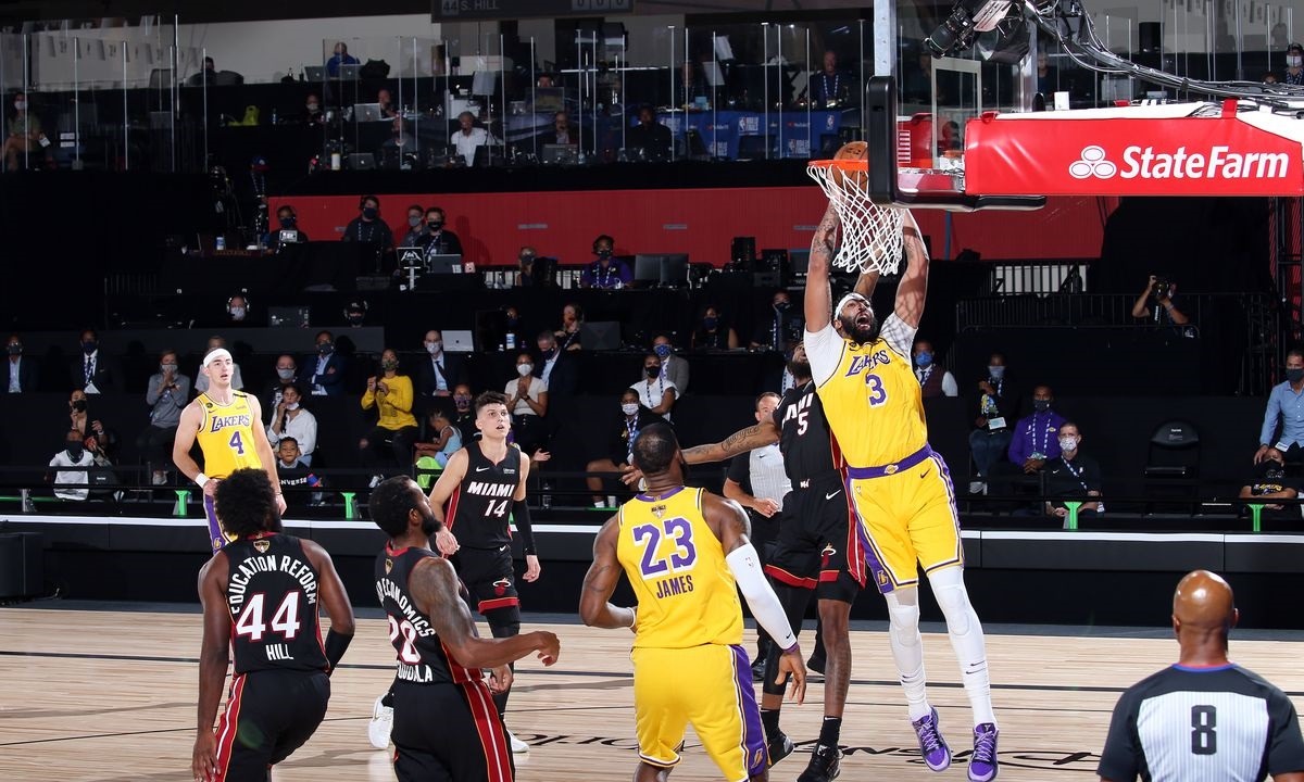 Λέικερς – Χιτ 116-98: Κορυφαία η παρέα του ΛεΜπρόν, μεγάλη ατυχία για το Μαϊάμι (vid)