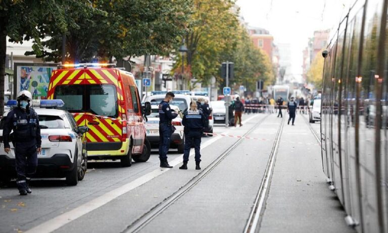 Τρομοκρατική επίθεση στη Γαλλία: Αποκεφαλίστηκαν δύο άτομα, τρεις οι νεκροί! (vid)