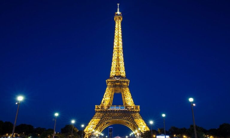 Γαλλία: Ο Μακρόν ανακοίνωσε απαγόρευση της κυκλοφορίας τη νύχτα στο Παρίσι