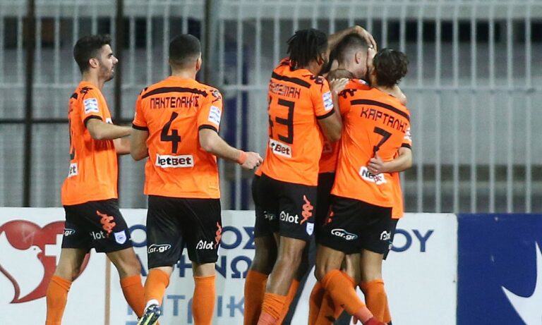 Γιάννης Κάργας: Με δάκρυα στα μάτια ο πανηγυρισμός του για τον πατέρα του (vid)