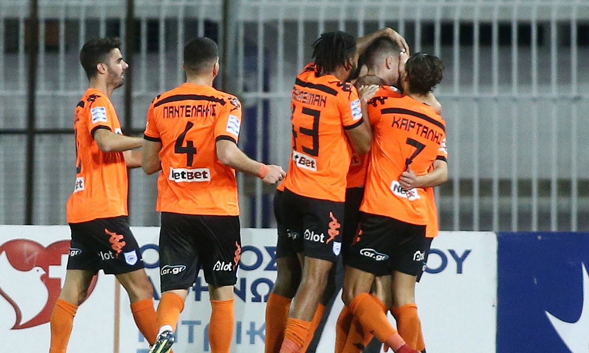 Γιάννης Κάργας: Με δάκρυα στα μάτια ο πανηγυρισμός του για τον πατέρα του (vid)