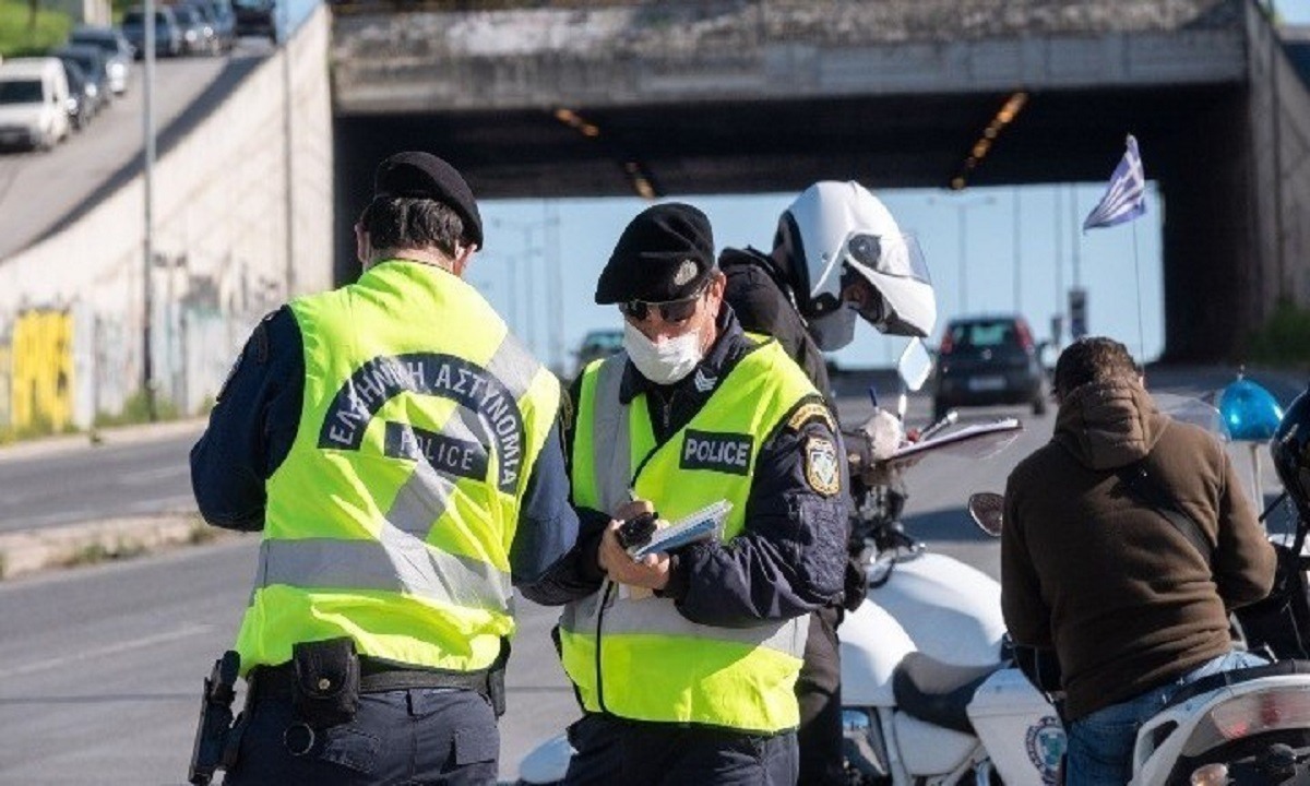 Κορονοϊός: Εντολές να τους γράφουν όλους για μάσκα – Πρόστιμο επειδή έπινε αναψυκτικό