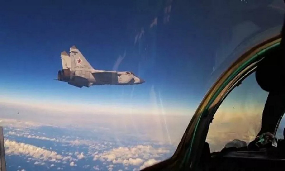 Αερομαχία στην Στρατόσφαιρα: Ρωσικό MiG-31 επιχειρεί στα 20 χιλ. μέτρα (vid)