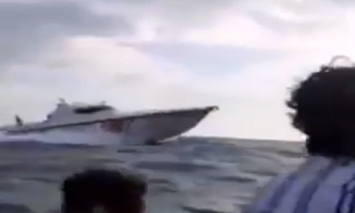 Toυρκία: Πλοίο της τουρκικής ακτοφυλακής οδηγεί βάρκα με πρόσφυγες στην Ελλάδα