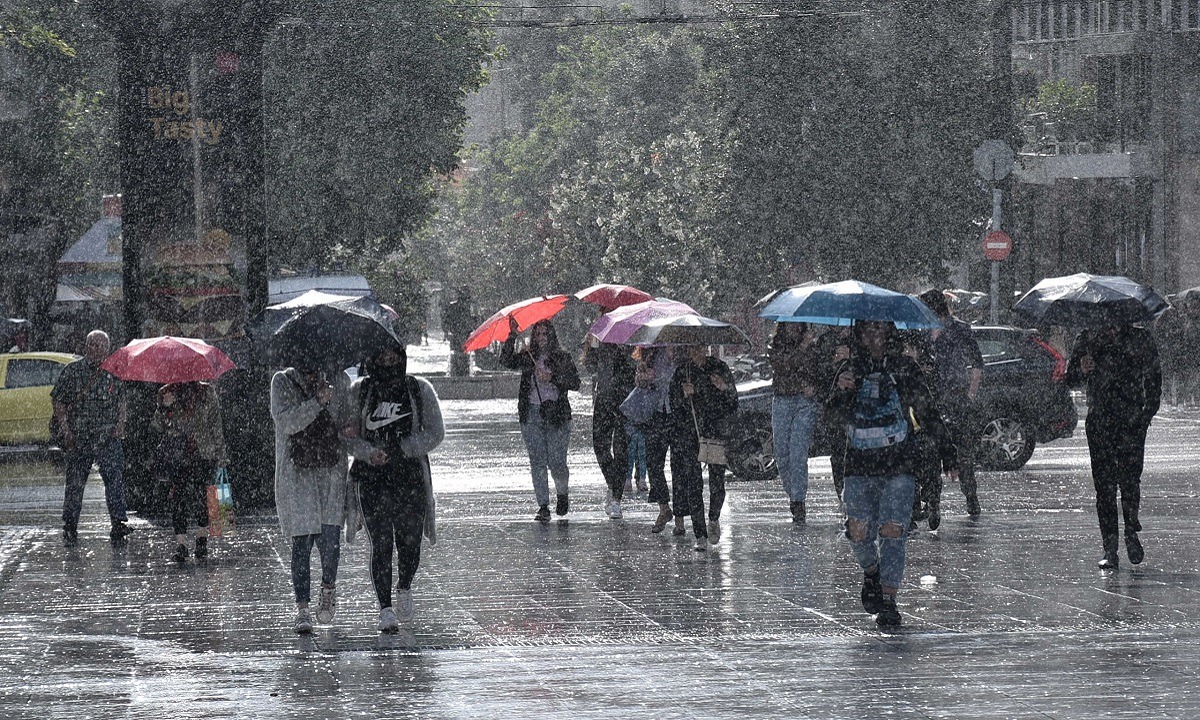 Καιρός 8/10: Πρόσκαιρη μεταβολή με βροχές και καταιγίδες