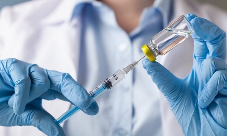 Κορονοϊος: Η Βρετανία πιστεύει ότι μπορεί να έχει εμβόλιο πριν τα Χριστούγεννα