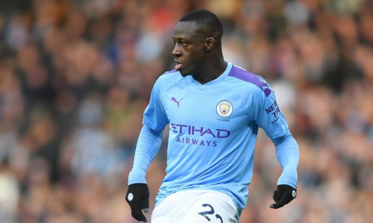 Μάντσεστερ Σίτι: «Έχασε» για έναν μήνα τον Μεντί, δεν παίζει με τον Ολυμπιακό