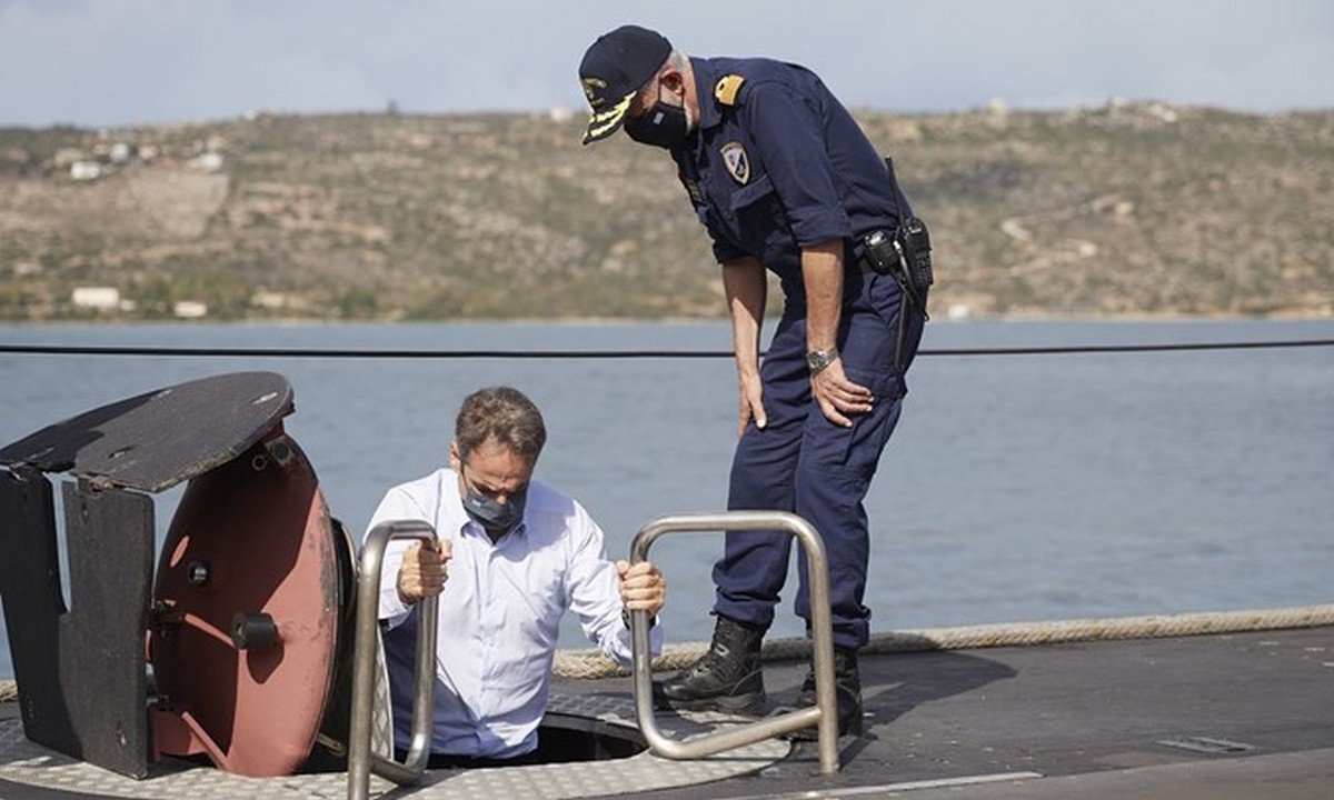 Μητσοτάκης: Μπήκε στο Υποβρύχιο «Κατσώνης»-Τι συζήτησε με το πλήρωμα (vid)