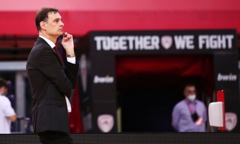 Ο Μπαρτζώκας «τρελαίνεται» με τρεις γκαρντ