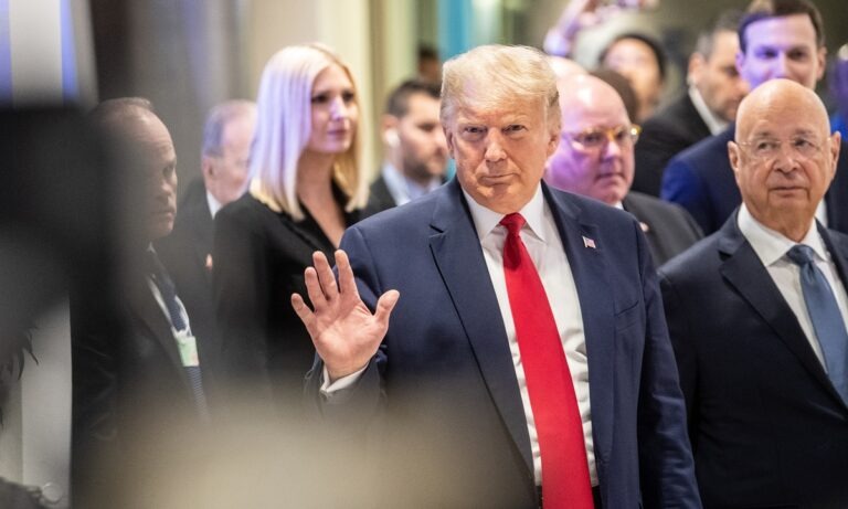 Αμερικανικές εκλογές: Ο Τραμπ στέλνει αδιάβαστους δημοσκόπους, social media, ελληνικά μέσα και…. κορονοϊό!