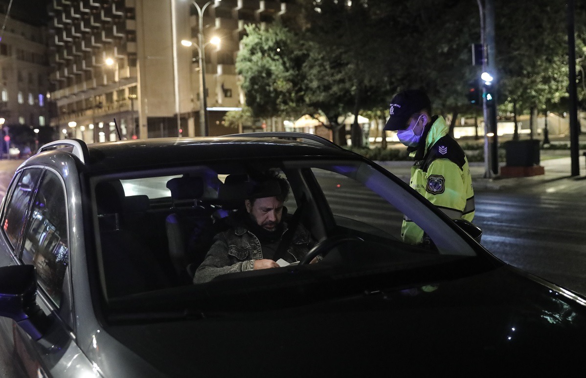 Αθήνα - Θεσσαλονίκη: Δείτε φωτογραφίες μετά την απαγόρευση κυκλοφορίας η οποία εφαρμόζεται από τις 9 το βράδυ έως της 5 το πρωί.