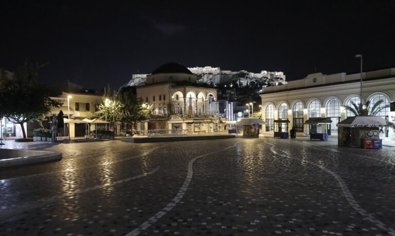 Αθήνα – Θεσσαλονίκη: Θυμίζουν «άδειες» πόλεις μετά την απαγόρευση κυκλοφορίας (pics)