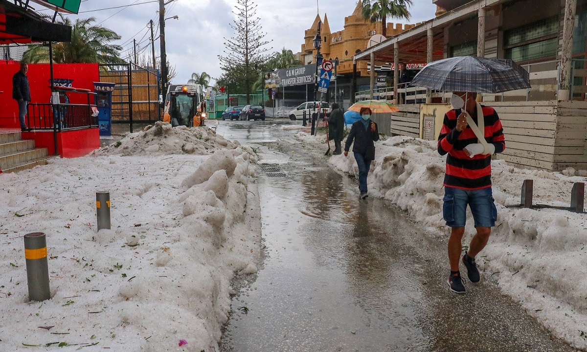 Καιρός 30/11: Βροχές και καταιγίδες σε όλη τη χώρα τη Δευτέρα – Πού θα χιονίσει (vid)