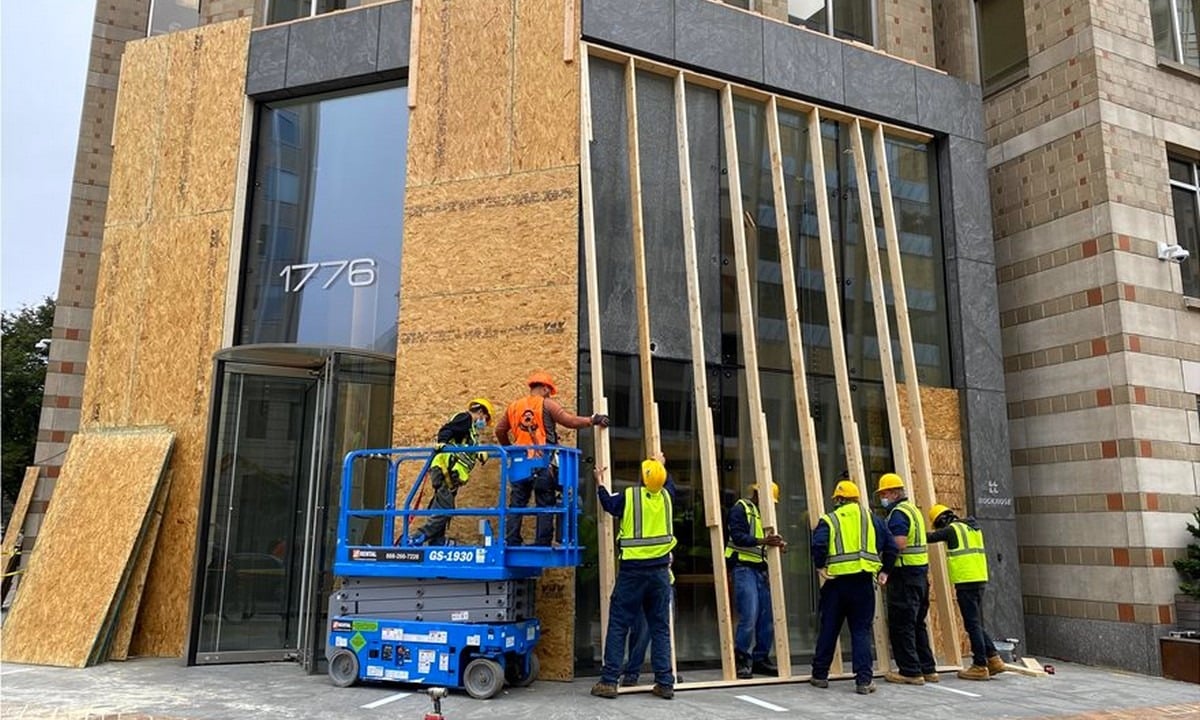 Εκλογές ΗΠΑ: Οι Αμερικανοί προετοιμάζονται για ταραχές και κλειδαμπαρώνονται! (pics-vids)