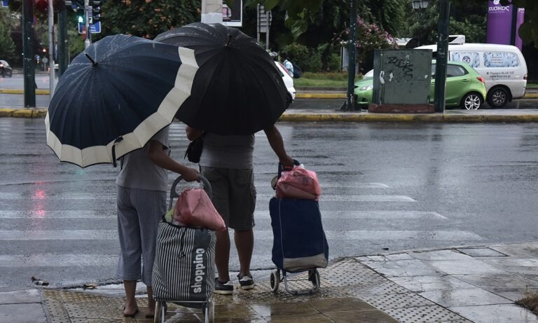 Καιρός 8/11: Ασθενείς τοπικές βροχές και μικρή άνοδος της θερμοκρασίας