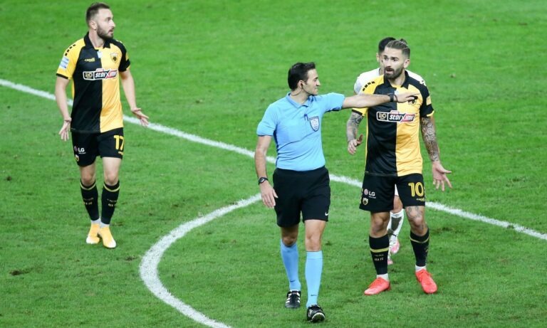 ΑΕΚ: Εκνευρισμός για Κουτσιαύτη και για τα… ανάποδα σφυρίγματα του