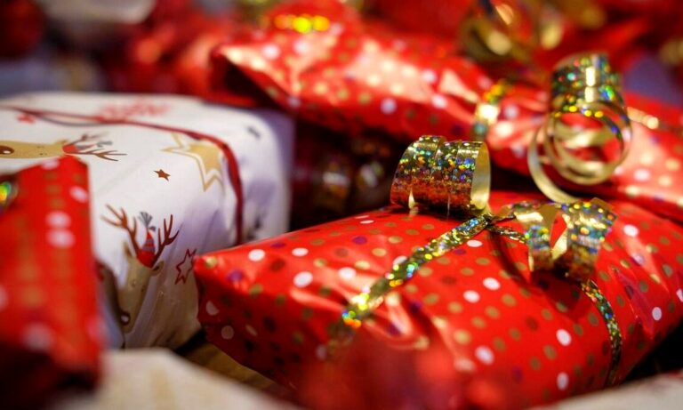 Δώρο Χριστουγέννων σε τέσσερις ταχύτητες: Ποιοι χάνουν και πόσα χρήματα