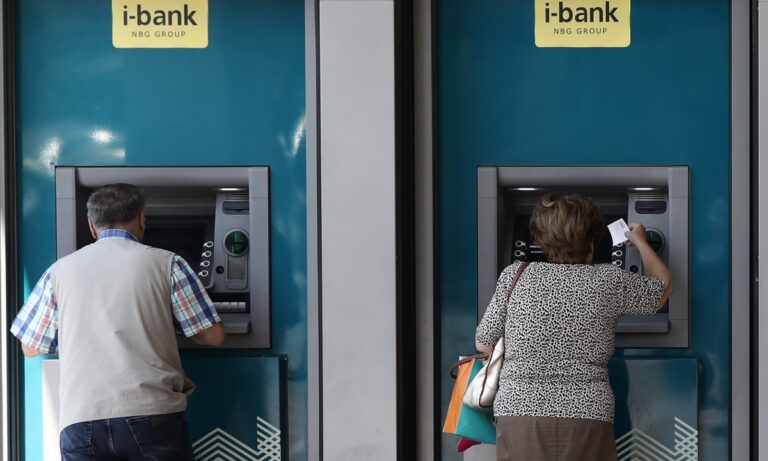 Ποιοι θα πάρουν το έξτρα επίδομα – Τι θα γίνει με το δώρο Χριστουγέννων