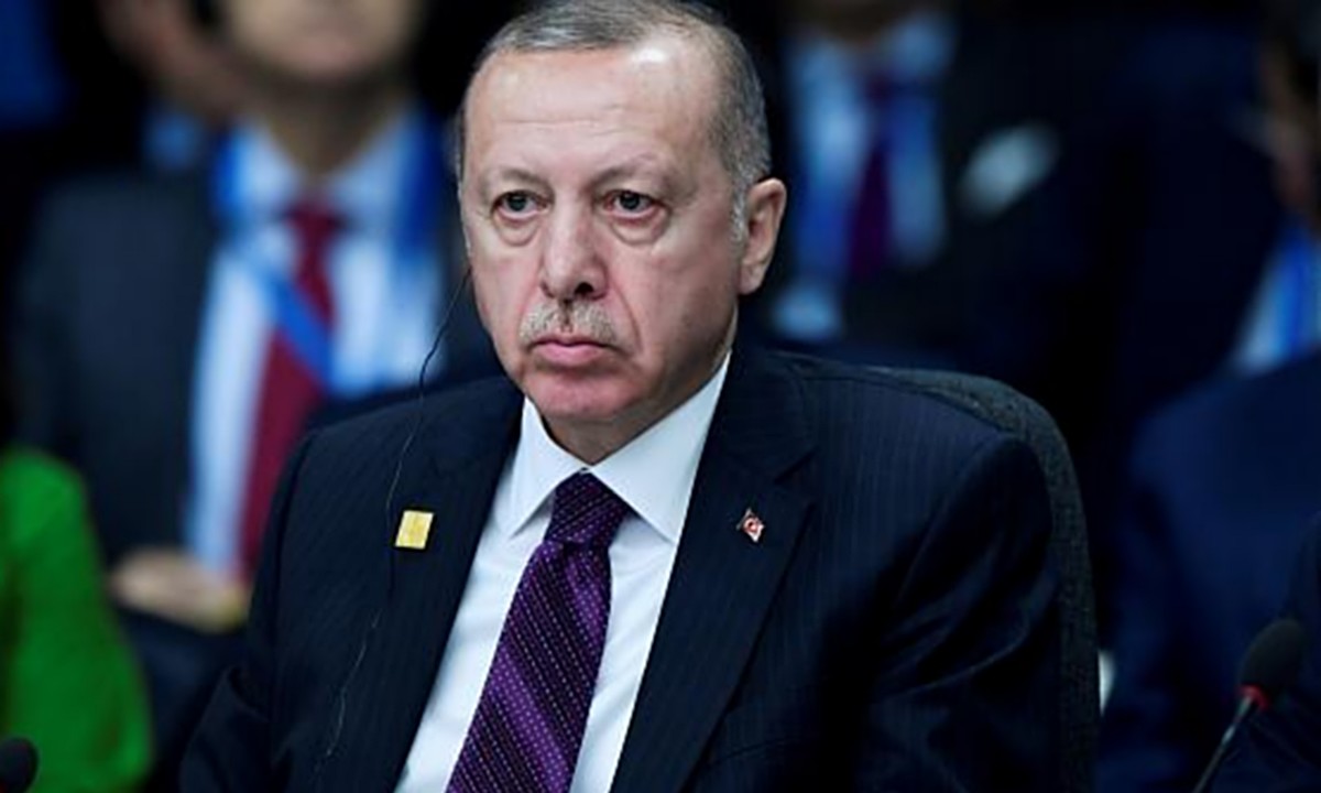 Ερντογάν: Τον «κρέμασε» ο ΥΠΟΙΚ γαμπρός του – Στον «γκρεμό» η τουρκική οικονομία