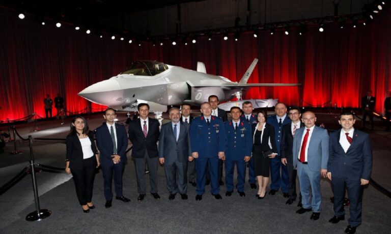 Τούρκοι: Πόσο χαρούμενοι ήμασταν στην τελετή παράδοσης των F-35 – Περασμένα μεγαλεία