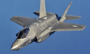 F-35: Στα ύψη έχει ανέβει το κόστος του αμερικανικού μαχητικού πέμπτης γενιάς λόγω της Κίνας που του χάκαρε το λογισμικό.