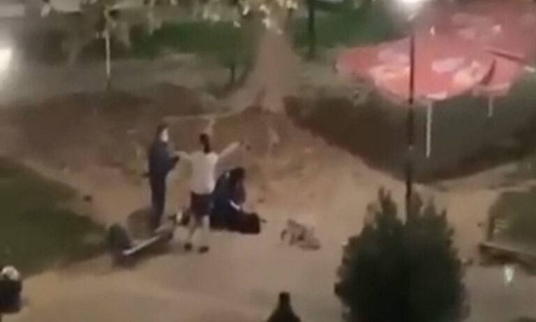 Καρδίτσα: Βίαιη σύλληψη νεαρής στην πλατεία Λάππα – «Ντροπή», φώναζαν οι περαστικοί και οι γείτονες (vid)