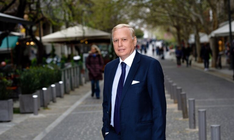 Προκαλεί ο Αντιδήμαρχος Αθηναίων που νοστάλγησε το σπίτι του στο Baden Baden και την Aston Martin (pic)