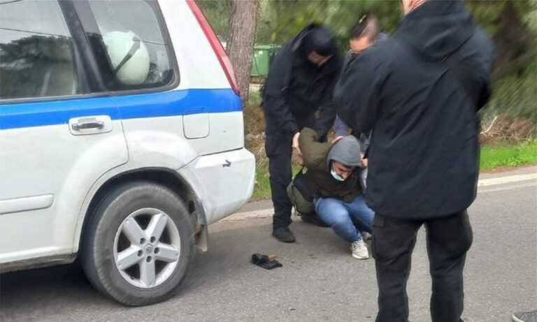 Μαλακάσα: Συμπλοκές ΜΑΤ με μετανάστες – Συνελήφθη Αφγανός που απείλησε αστυνομικό με μαχαίρι