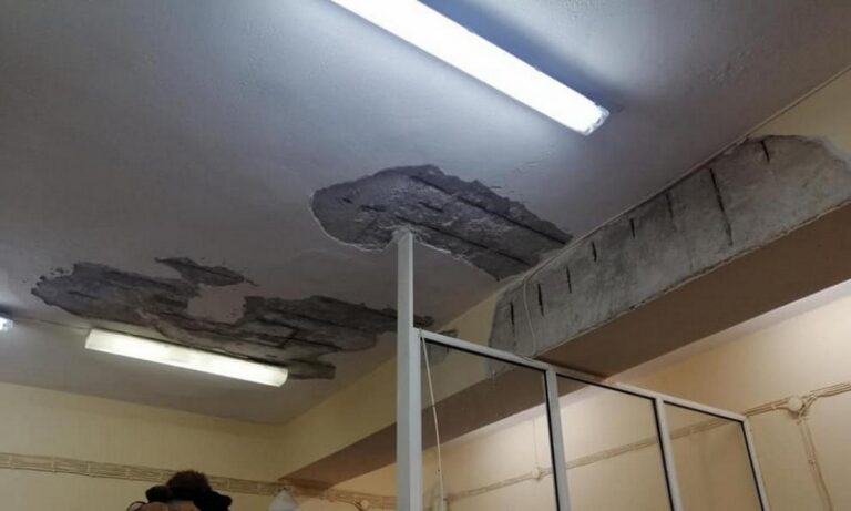 Εικόνες ντροπής σε νηπιαγωγείο της Μυτιλήνης: Εκτεθειμένο σκυρόδεμα στην οροφή! (pics)