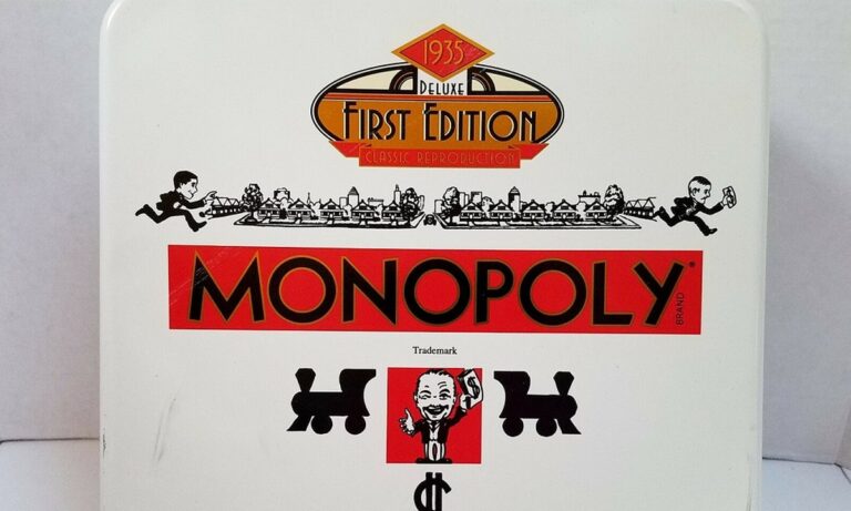 1935: Κυκλοφορεί στην αγορά το επιτραπέζιο παιχνίδι «Monopoly» (pic+video)