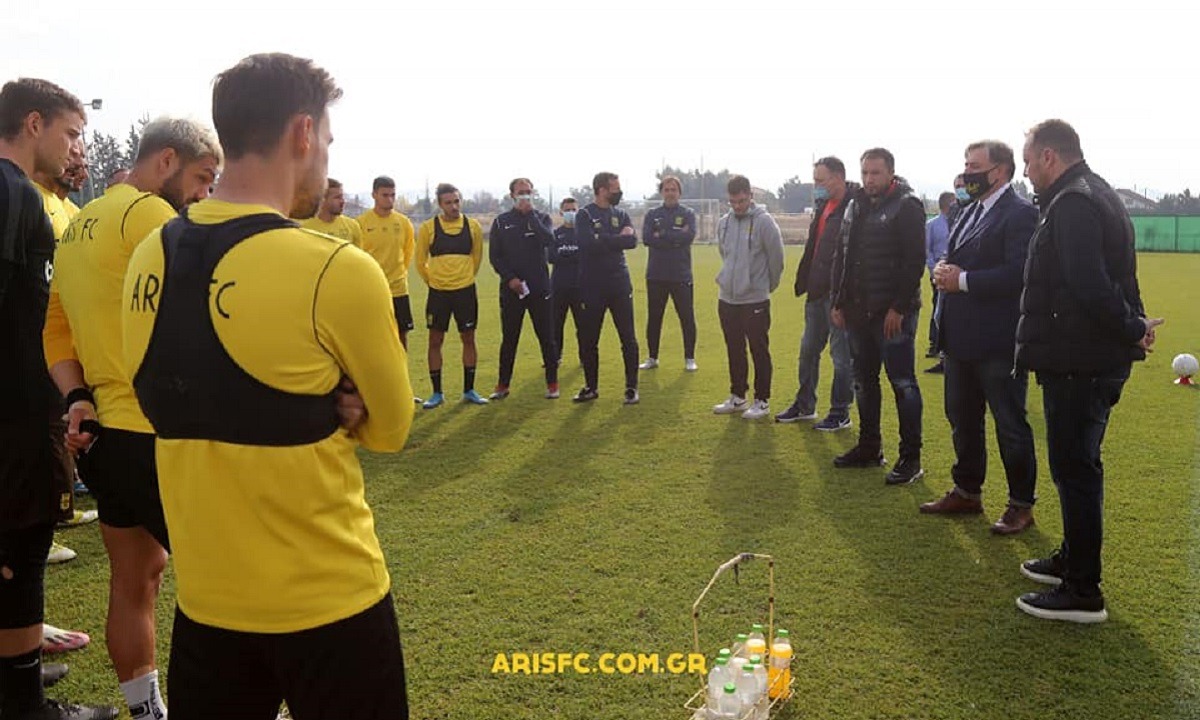 Άρης: Ο Τουμαζάτος παρουσίασε τον Νιαρχάκο σε παίκτες και Μάντζιο (pics)