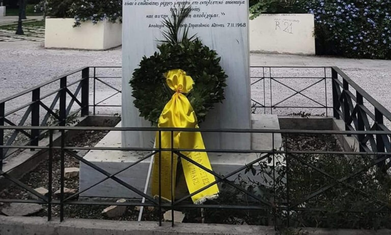 H Original 21 τίμησε την επέτειο του Πολυτεχνείου με στεφάνι (pic)