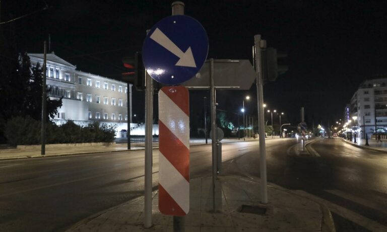 Κορονοϊός: Πόλη – «φάντασμα» η Αθήνα στην πρώτη νύχτα με απαγόρευση κυκλοφορίας (pics-vid)