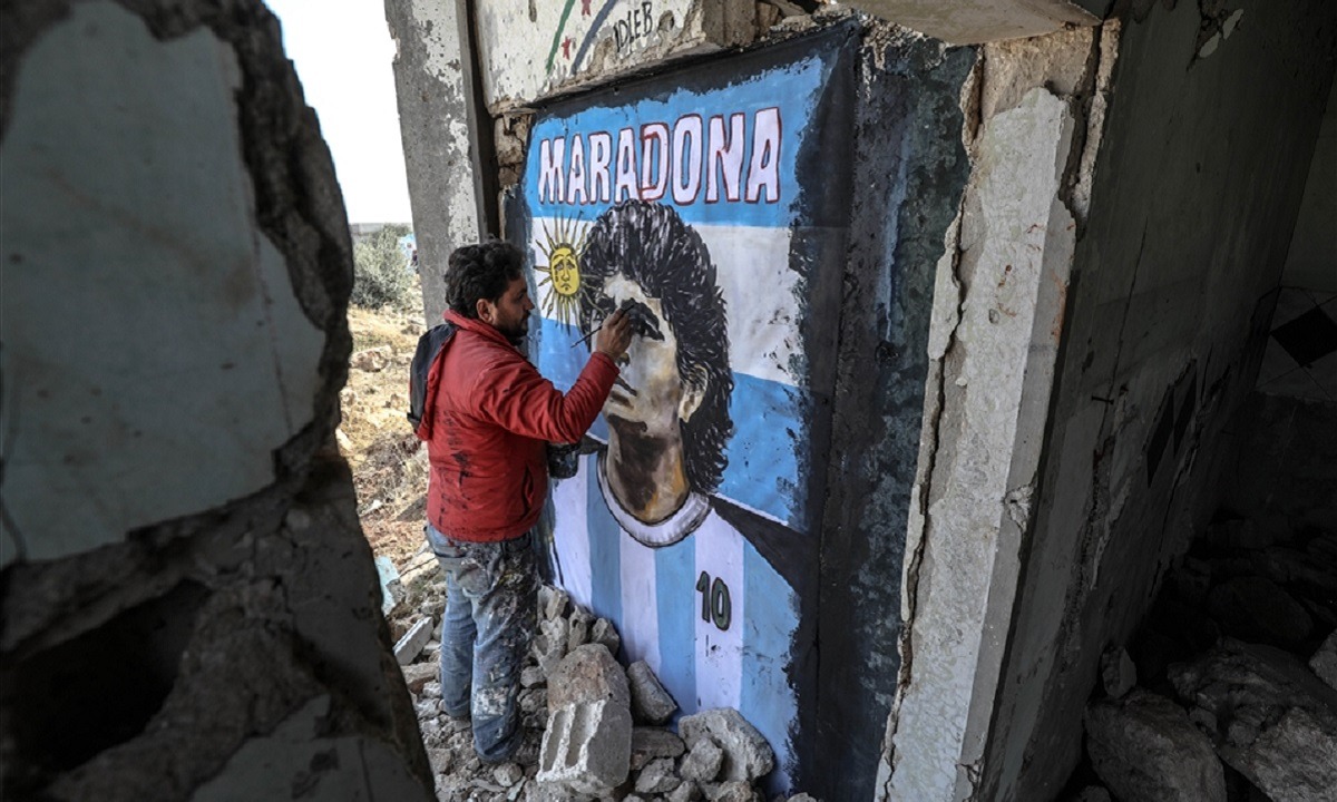 Συγκλονιστικό: Σύριος έκανε γκράφιτι του Μαραντόνα στα χαλάσματα του πολέμου! (pics)