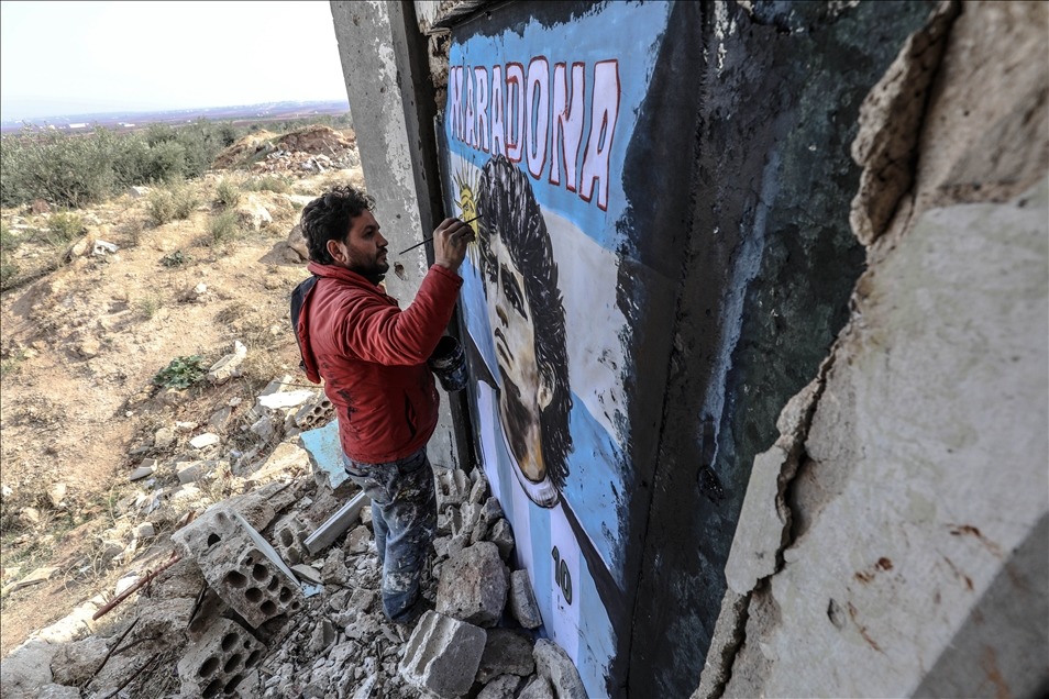 Συγκλονιστικό: Σύριος έκανε γκράφιτι του Μαραντόνα στα χαλάσματα του πολέμου! (pics)