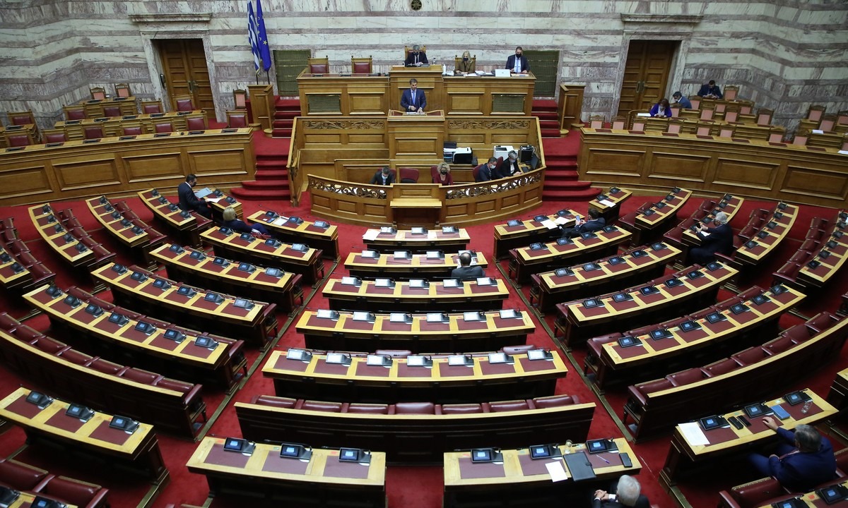 Βουλή: Επέστρεψαν οι εξαιρέσεις στην κατανομή της υπέρβασης της φαρμακευτικής δαπάνης