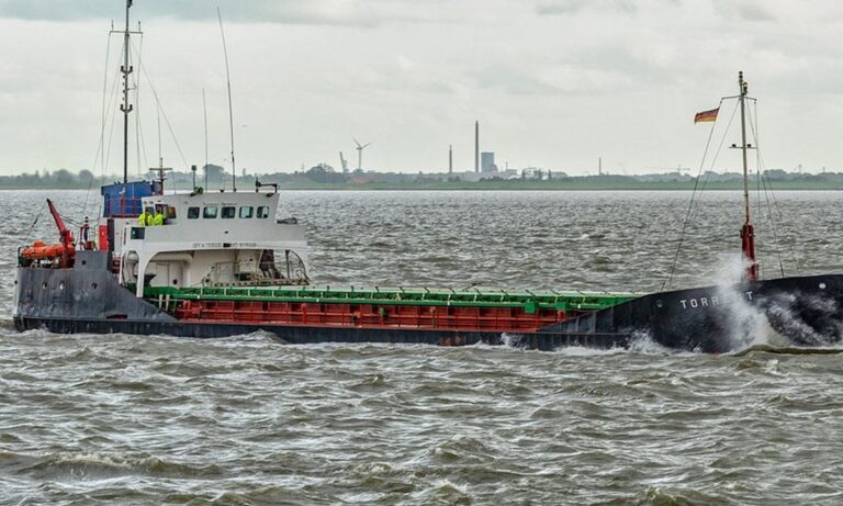 Έλληνες ναυτικοί: Υγιείς κρατούνται όμηροι στη Νιγηρία!