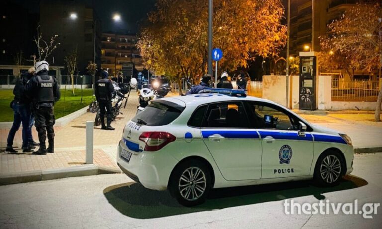 Θεσσαλονίκη: Ένταση και ρίψη αντικειμένων σε αστυνομικό έλεγχο σε νεαρούς